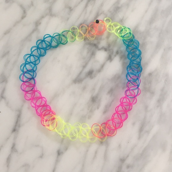 Multicolored choker