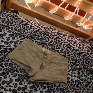 Hollister khaki shorts size 3