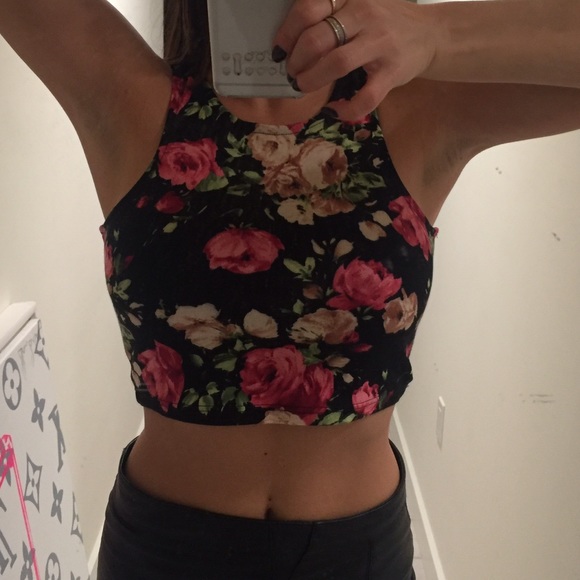 New crop top w tags top avail s,m,L