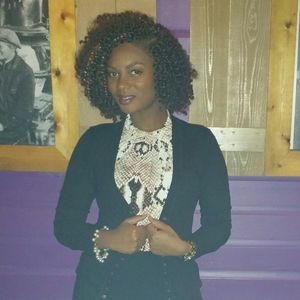 Meet your Posher, Latoya