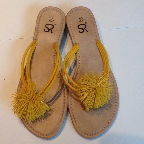 Yellow rubber pom-pom thong flip-flops - Picture 2 of 4