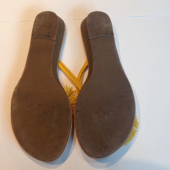 Yellow rubber pom-pom thong flip-flops - Picture 3 of 4