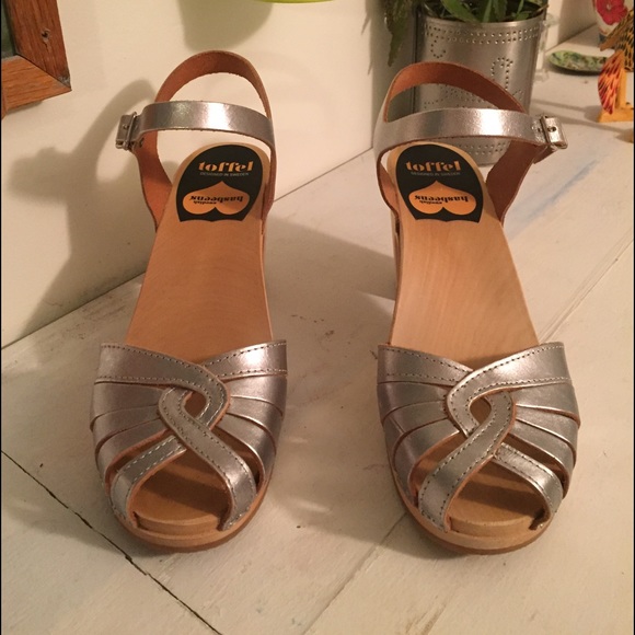 SOLD 🌸 Swedish Hasbeens - Picture 4 of 4