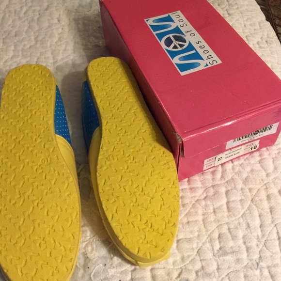 Yellow flats🌻 - Picture 2 of 4