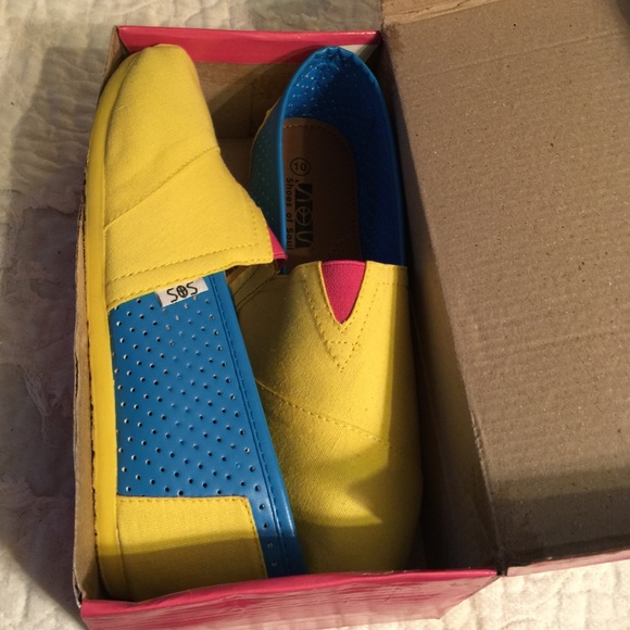 Yellow flats🌻 - Picture 4 of 4