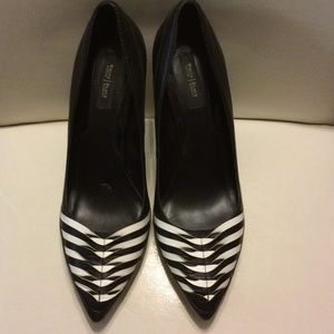 White House black market pumps 9.5