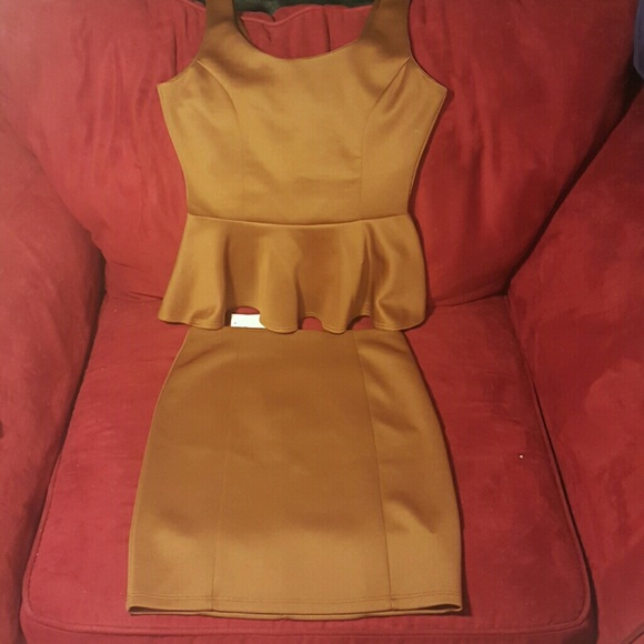 Two piece Top (L) Skirt (M) Epique Moi Tags