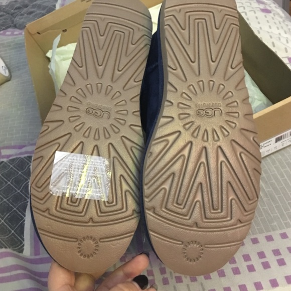 classic short uggs size 9 classic short uggs size 9