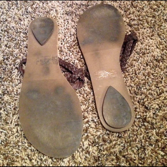 •Lightly Used Flip Flops• - Picture 3 of 3