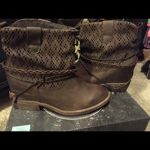 Size 9 ladies booties never worn