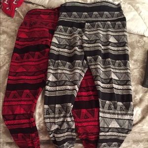 2 pairs of leggings