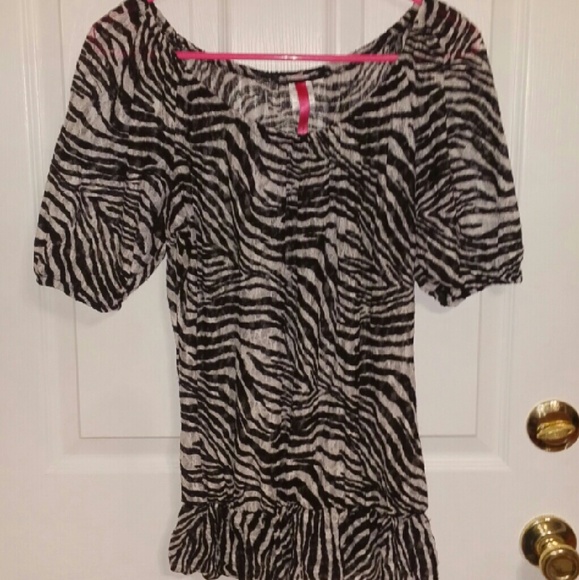 Comfortable Zebra print shirt.
