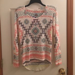 Light, tribal long-sleeve