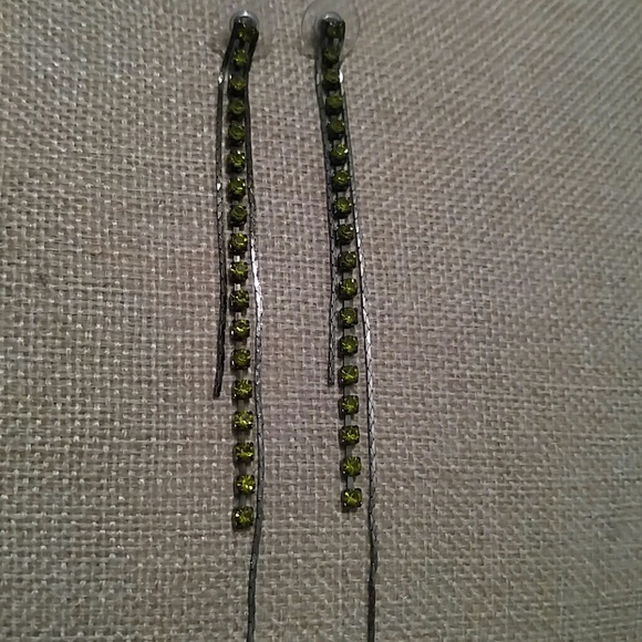 Super sexy, long green rhinestone/silver earrings