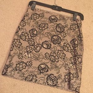 Lace design skirt