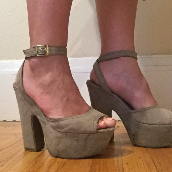 Steve Madden Gray Suede Heels