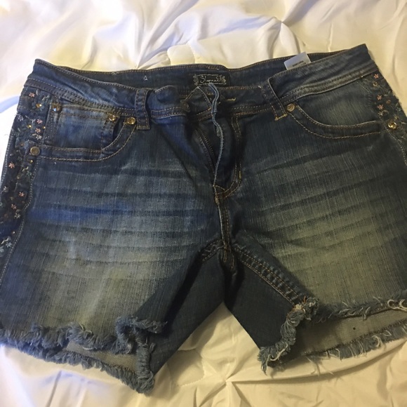 Sold - Picture 3 of 3