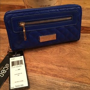 ON SALE!! 🎉 NWT BCBG Blue Quilted Leather Wallet