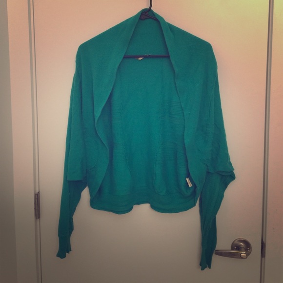 Free People green lightweight knit sweater/shrug