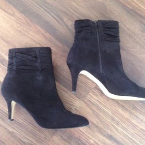 LIZ CLAIBORNE Black Suede Ankle Booties Size 8.5