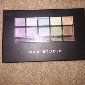 Max studio 38 piece full face compact.