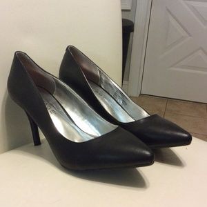 Black rampage pumps size 9.5