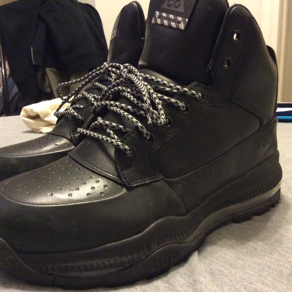 Men\'s high top acg
