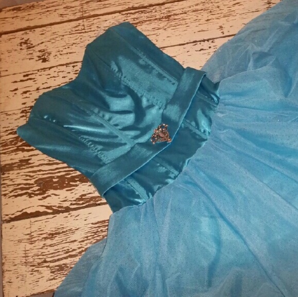 FORMAL DRESS! - Picture 2 of 4