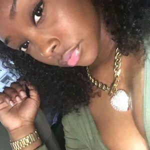 Meet your Posher, Alexia