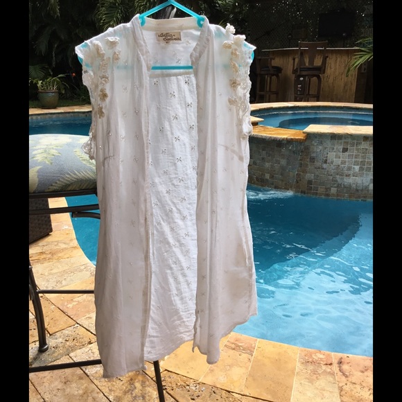 CLOSET CLOSED FOR SUMMER - Picture 2 of 3