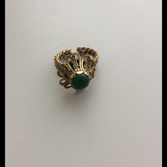 Vintage emerald green ring