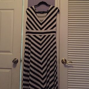 Maxi long dress... 51" long. Or 5' 3" length..
