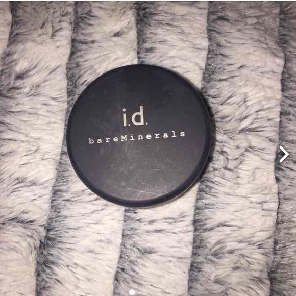 Bare minerals foundation- fairly light *new*