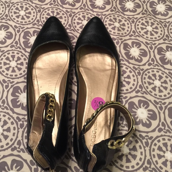 Flattering leather BCBG generation flats