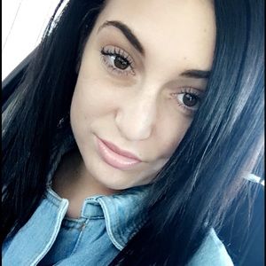 Meet your Posher, Valarie