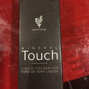 Younique liquid foundation mineral touch