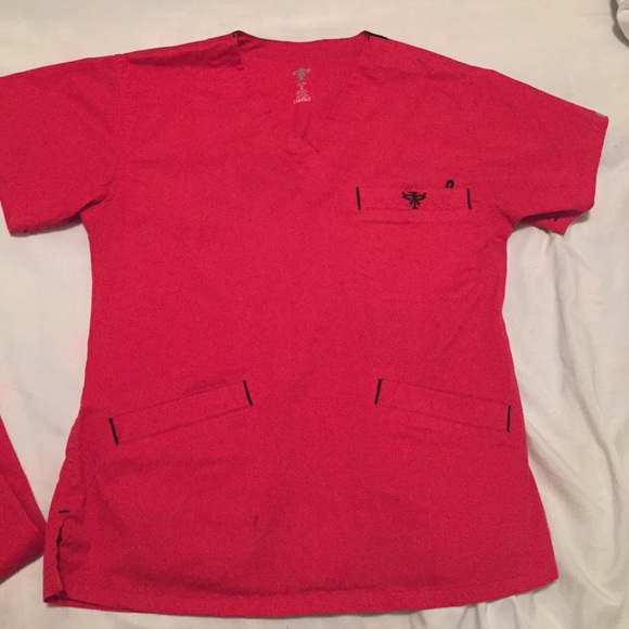 Scrub set