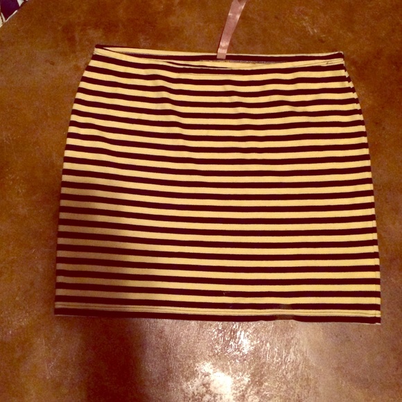 Black/yellow striped tight skirt
