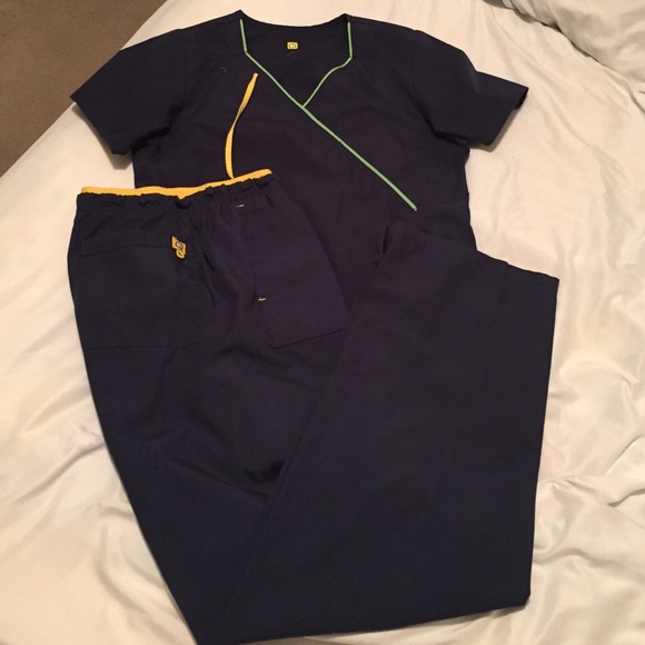 Scrub set