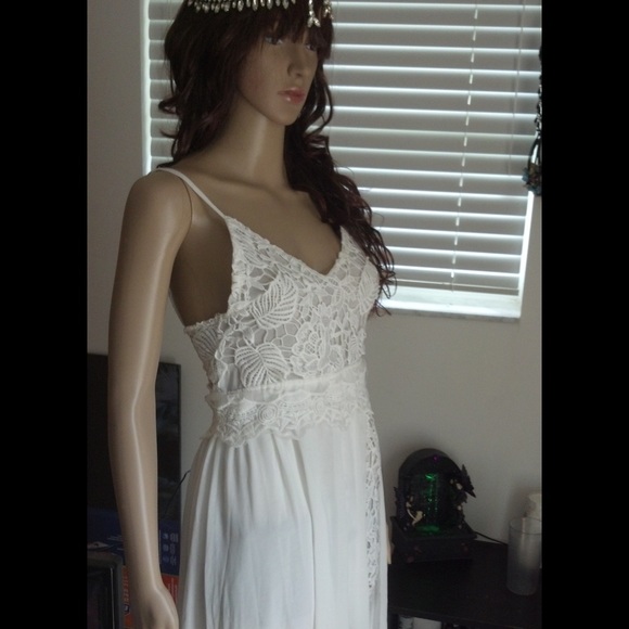 💋Beautiful Lace Dress with Sheer Overlay💋 NWOT - Picture 2 of 4