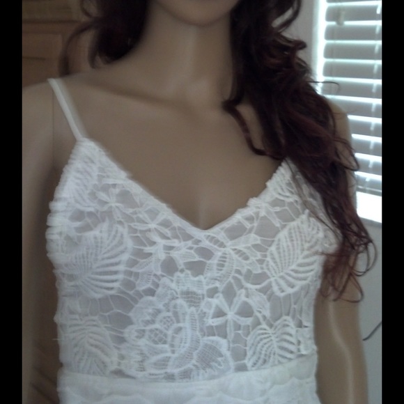 💋Beautiful Lace Dress with Sheer Overlay💋 NWOT - Picture 3 of 4