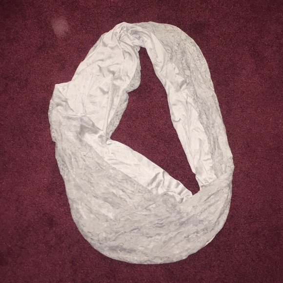 Light grey scarf - Picture 1 of 1