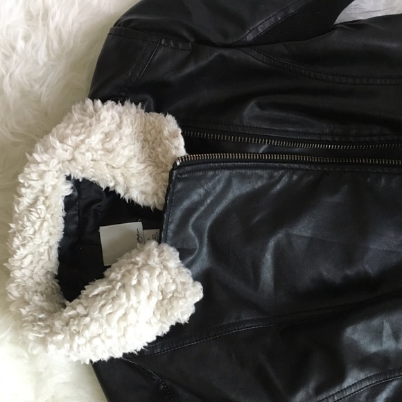 Leather jacket w/ fur NEW - Picture 3 of 3