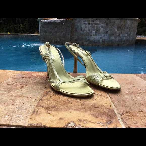 CLOSET CLOSED FOR SUMMER - Picture 2 of 2