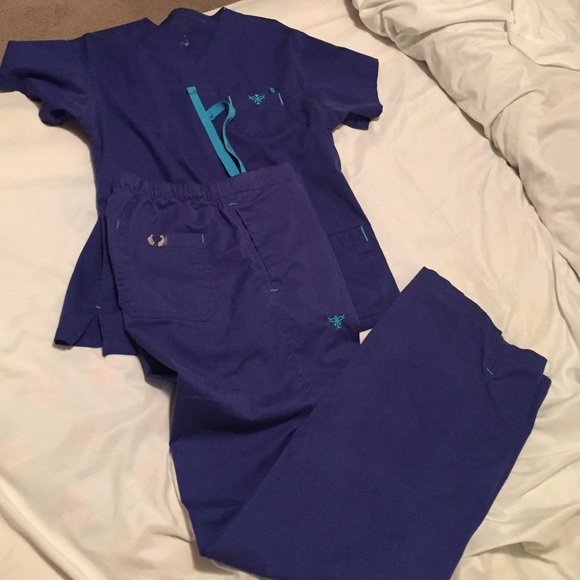 Scrub set