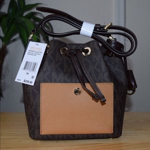 SOLDⓂ️! Michael Kors Greenwich