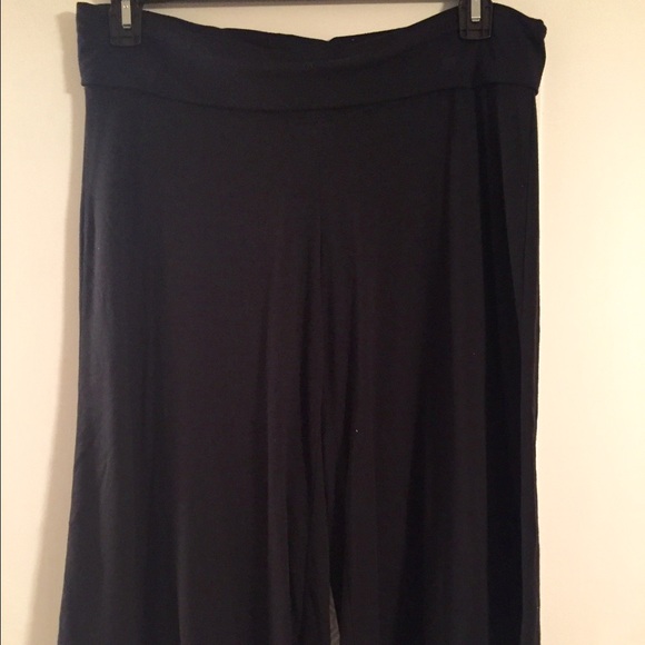 Black wide leg crop pants
