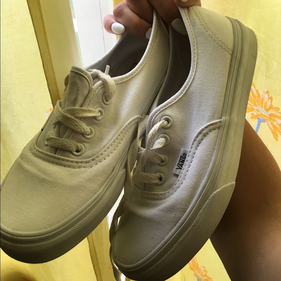 white vans - Picture 2 of 3