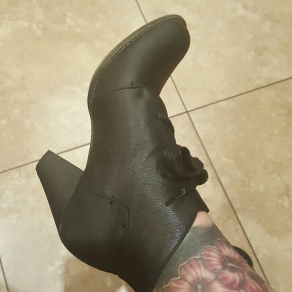 Boots - Picture 2 of 4