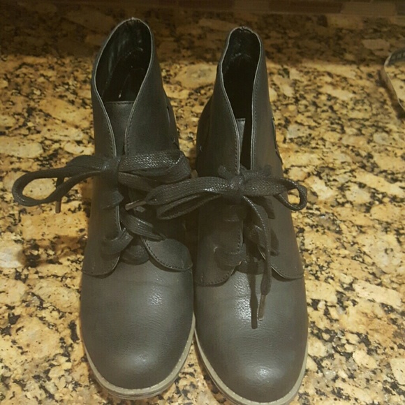 Boots - Picture 4 of 4